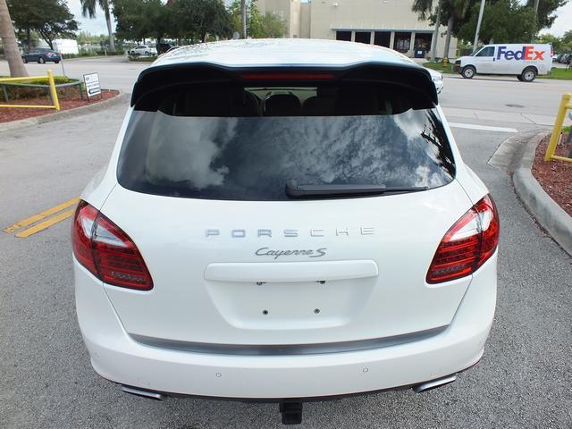 Porsche Cayenne 2011 photo 4