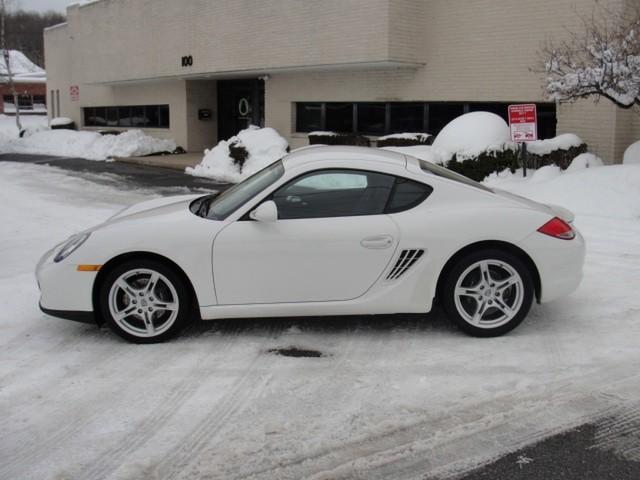 Porsche Cayman 2010 photo 1