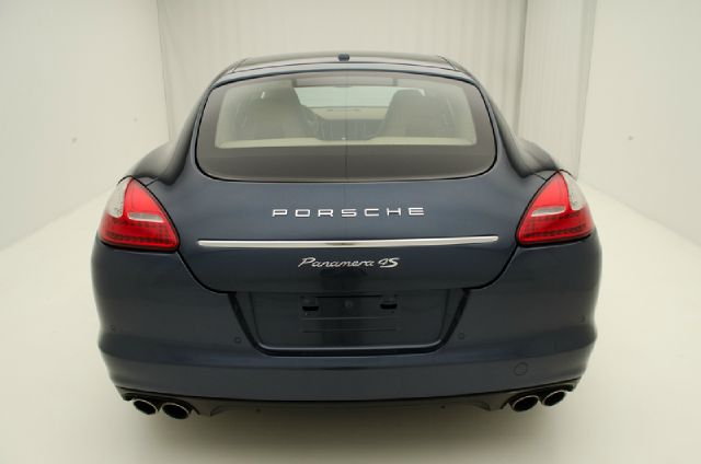 Porsche Panamera 2010 photo 1