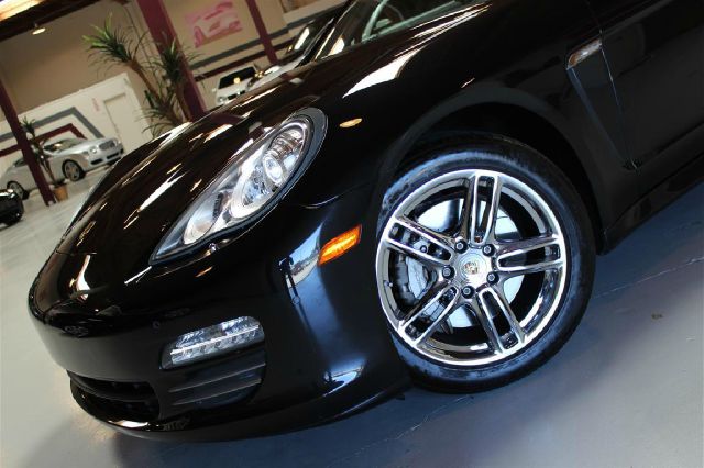 Porsche Panamera 2010 photo 1