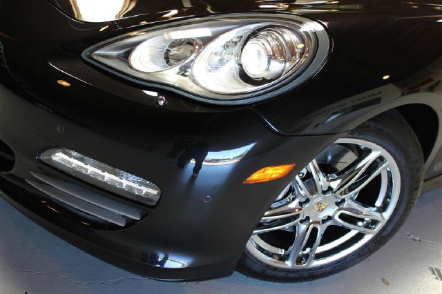 Porsche Panamera 2010 photo 2