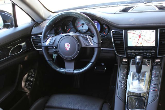 Porsche Panamera 2010 photo 25