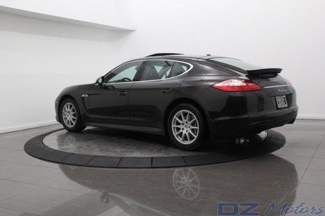 Porsche Panamera 2010 photo 1