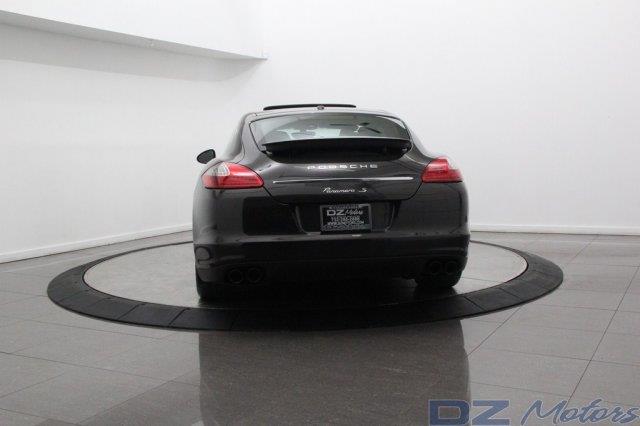 Porsche Panamera 2010 photo 100