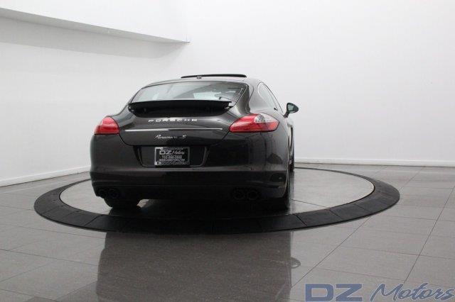 Porsche Panamera 2010 photo 101