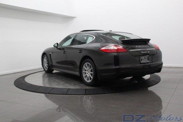 Porsche Panamera 2010 photo 2