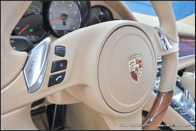 Porsche Panamera 2010 photo 34