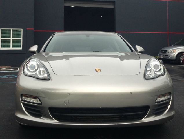 Porsche Panamera 2011 photo 1