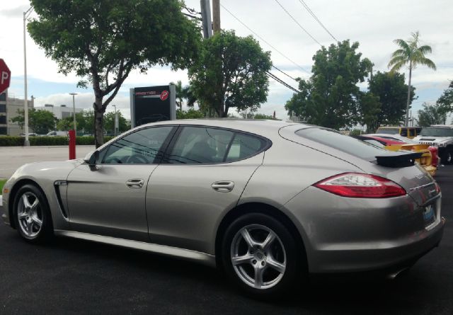 Porsche Panamera 2011 photo 2