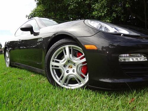 Porsche Panamera 2011 photo 1