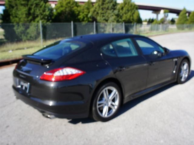 Porsche Panamera 2011 photo 2