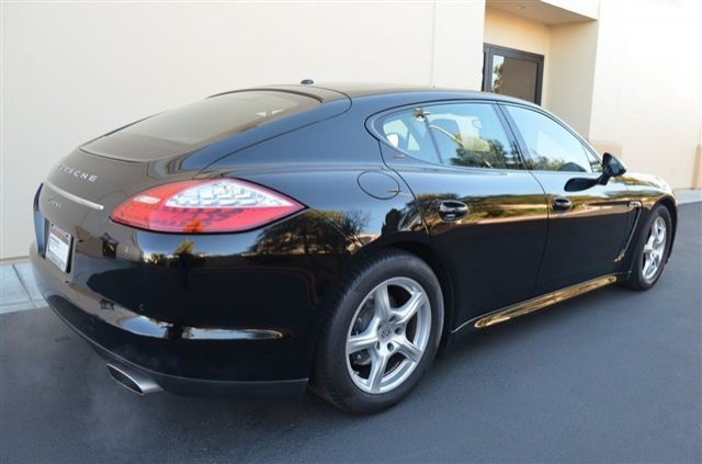 Porsche Panamera 2012 photo 2