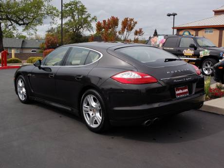 Porsche Panamera 2012 photo 2