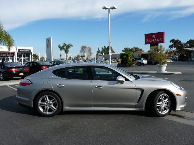 Porsche Panamera 2012 photo 2