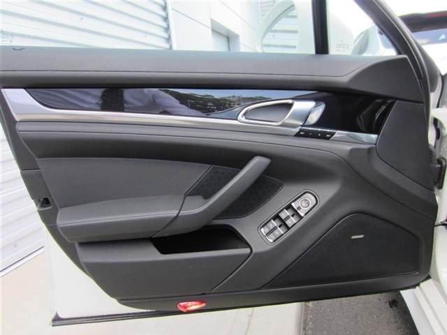 Porsche Panamera 2012 photo 3