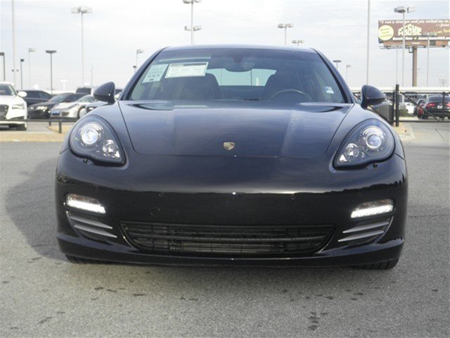 Porsche Panamera 2012 photo 2