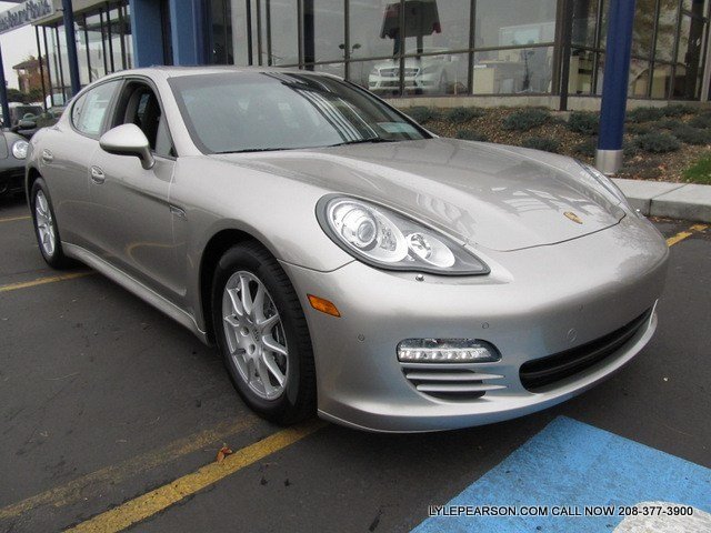 Porsche Panamera 2012 photo 2