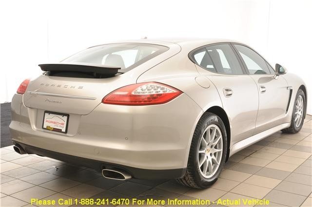 Porsche Panamera 2012 photo 4