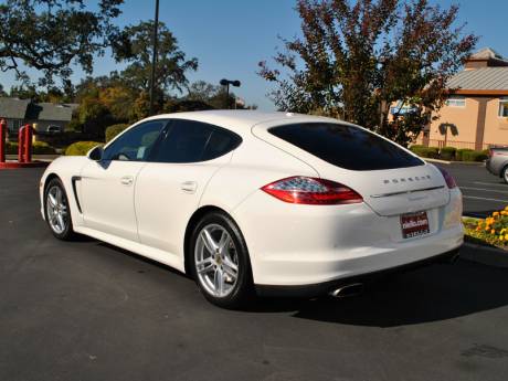 Porsche Panamera 2012 photo 2