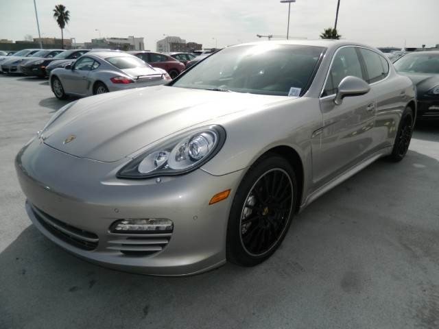 Porsche Panamera 2012 photo 2