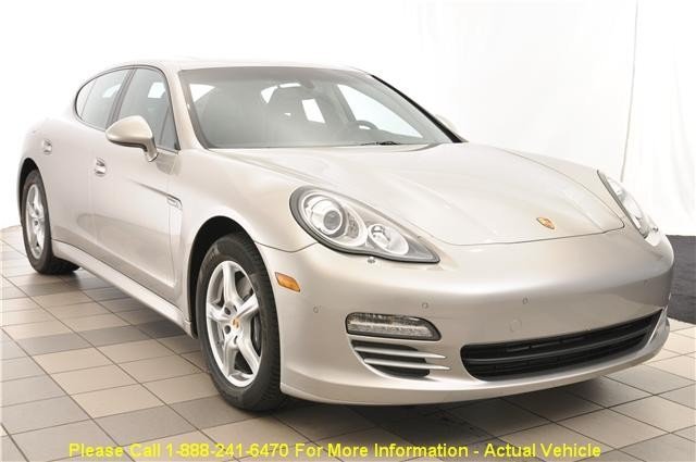 Porsche Panamera 2012 photo 1