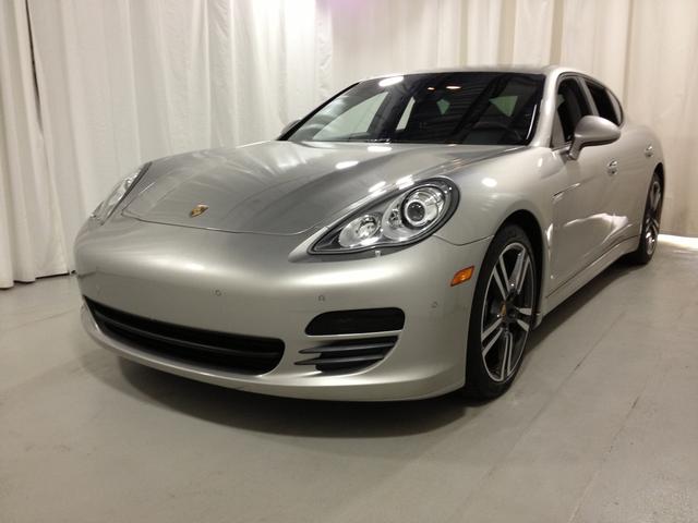 Porsche Panamera 2012 photo 3