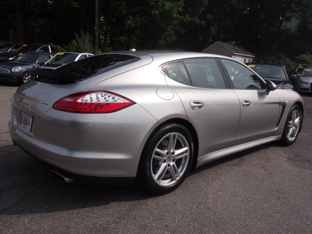 Porsche Panamera 2012 photo 1