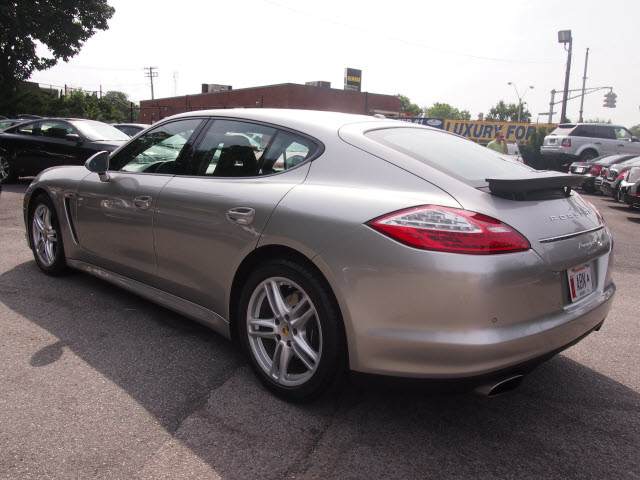 Porsche Panamera 2012 photo 2