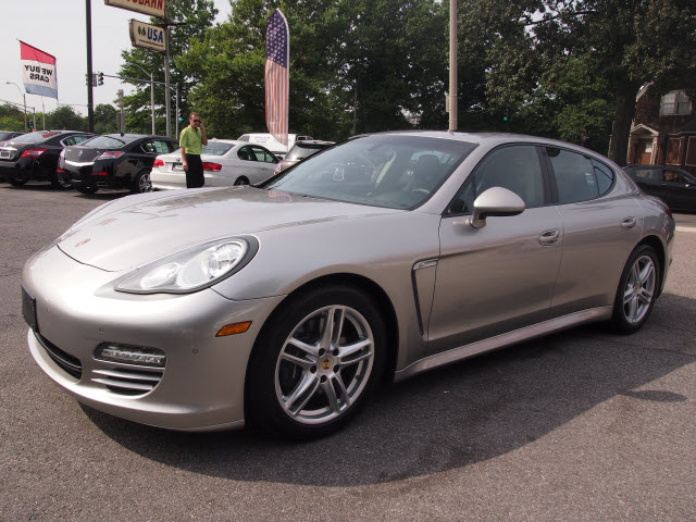 Porsche Panamera 2012 photo 3