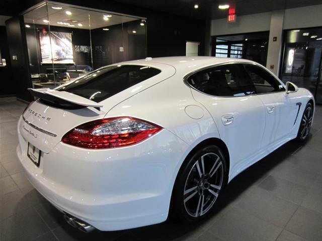 Porsche Panamera 2012 photo 1