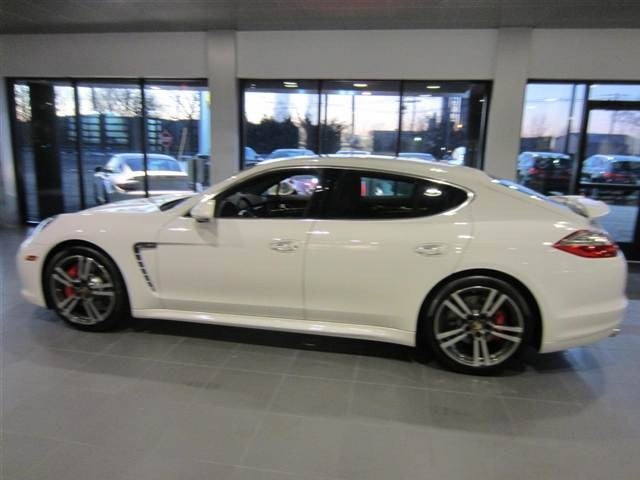 Porsche Panamera 2012 photo 2