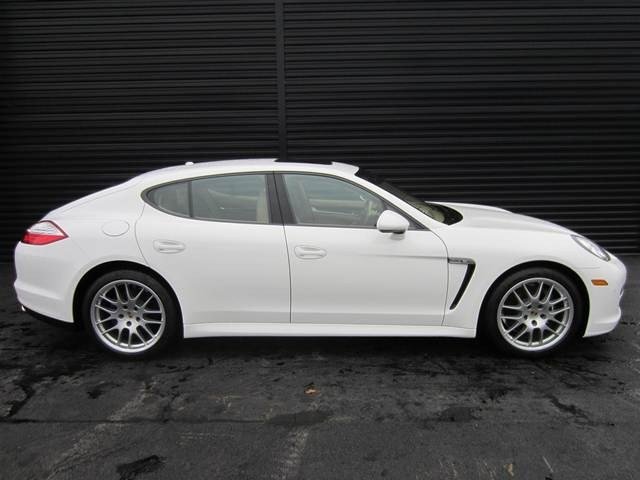 Porsche Panamera 2012 photo 1