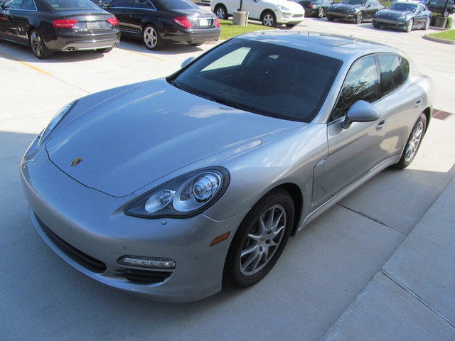 Porsche Panamera 2012 photo 2