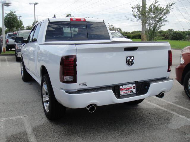 RAM Ram Pickup 2013 photo 2