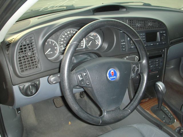 Saab 9-3 2004 photo 2