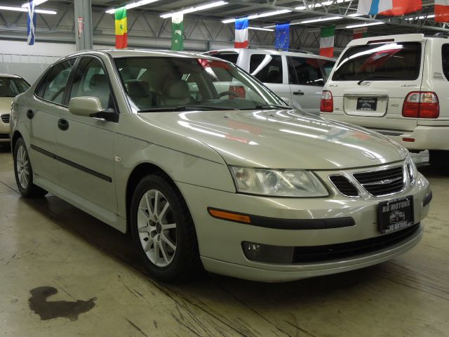 Saab 9-3 2005 photo 2