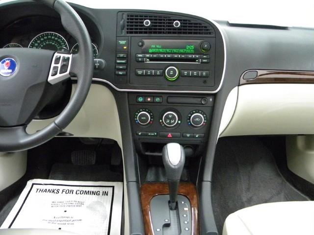 Saab 9-3 2010 photo 30