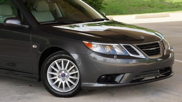 Saab 9-3 2010 photo 2