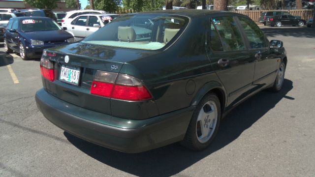 Saab 9-5 1999 photo 2