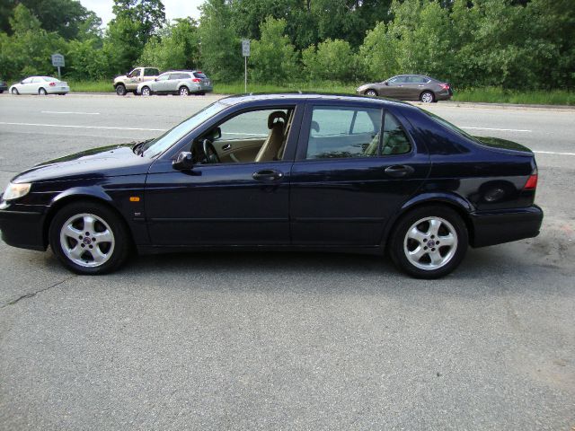 Saab 9-5 1999 photo 2