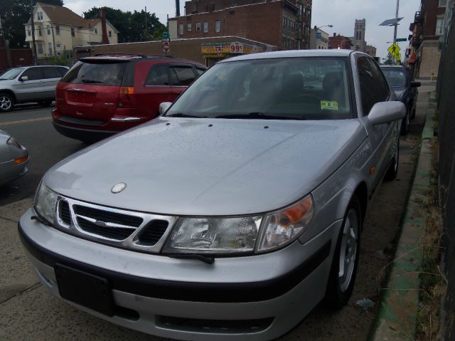 Saab 9-5 1999 photo 2