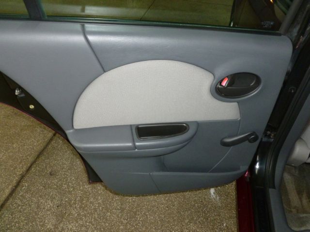 Saturn Ion 2003 photo 16