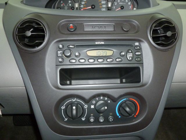 Saturn Ion 2003 photo 2