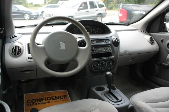 Saturn Ion 2003 photo 3