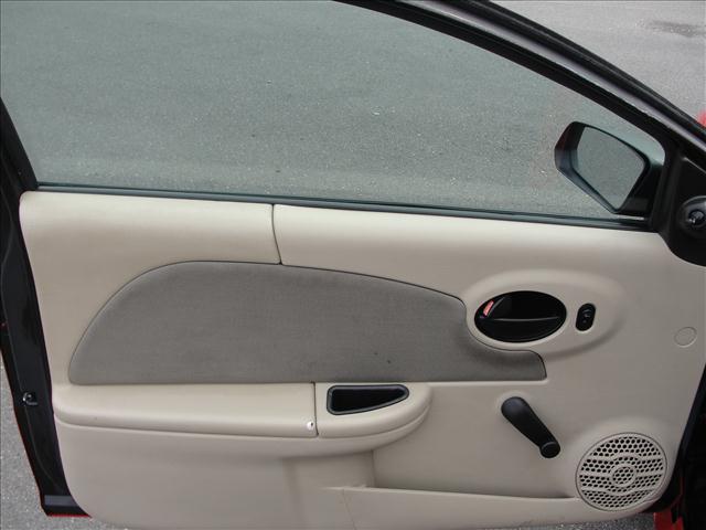 Saturn Ion 2003 photo 12