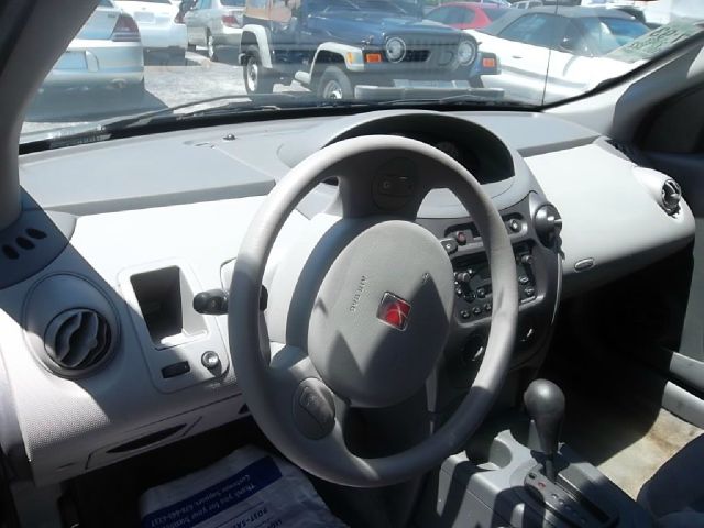 Saturn Ion 2003 photo 2