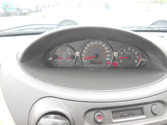 Saturn Ion 2003 photo 2