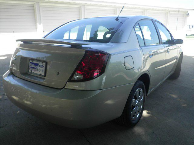 Saturn Ion 2003 photo 1