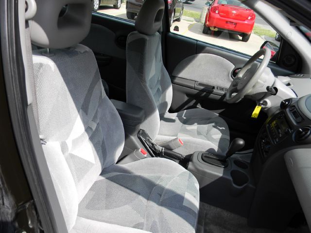 Saturn Ion 2003 photo 1