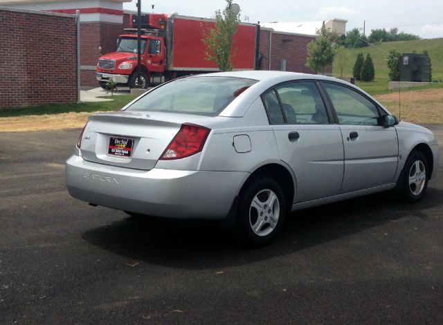 Saturn Ion 2004 photo 2